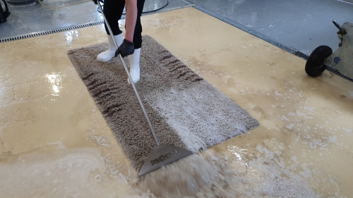 Bardzo brudny dywan SHAGGY